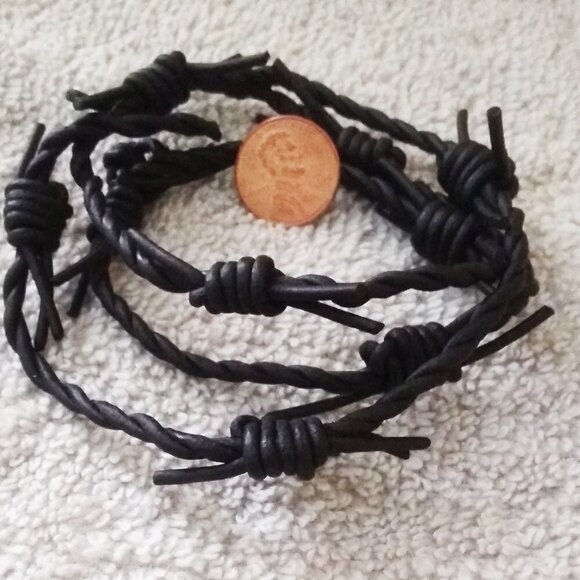 LAST ONE: Edgy Black Barbwire Leather Bracelet! Unisex - FITS 7-7.5" WRIST - Picture 5 of 8